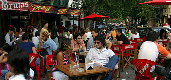 A busy restaurant in Buenos Aires reflects an economic recovery in which exports have zoomed, the currency is stable, investors are gradually returning and unemployment has eased from record highs.